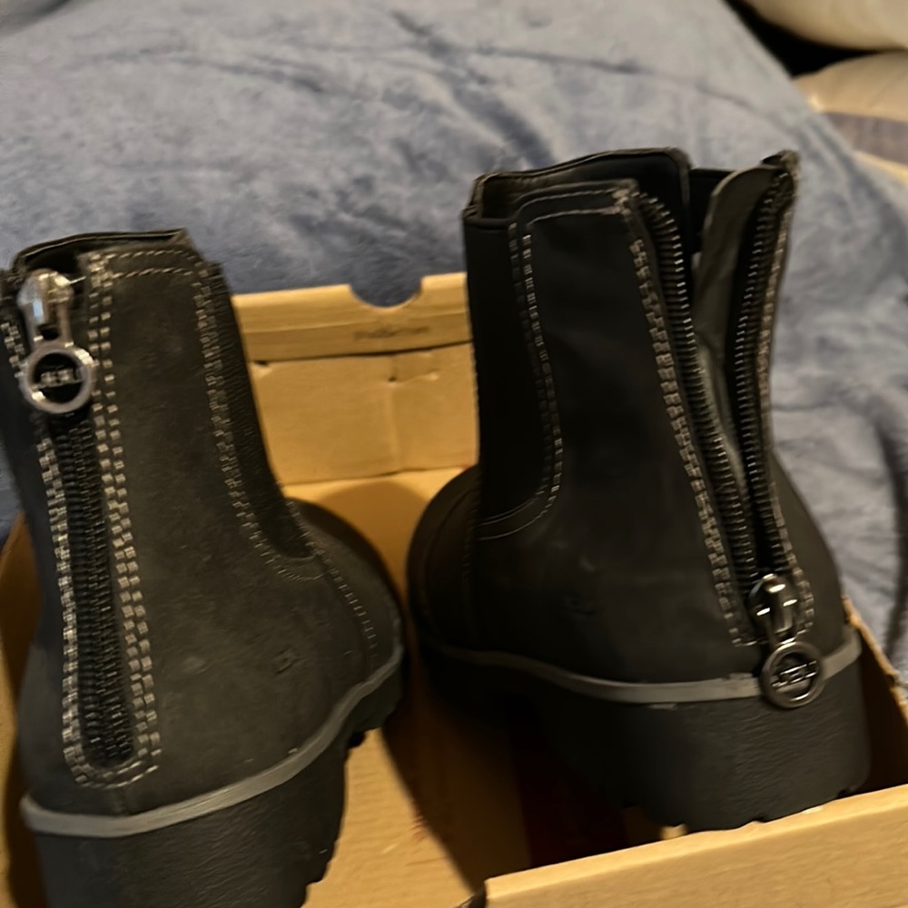 JBU Peacock Water resistant Black Boots.